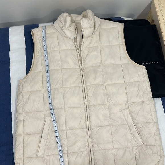 EUC Gap soft puffer vest super comfortable - Picture 5 of 12